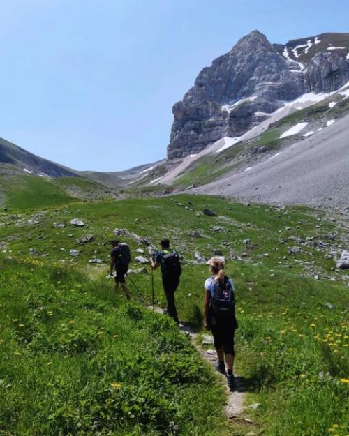 trekking passeggiata natura marche entroterra marchigiano monti sibillini lago pilato escursioni a piedi 